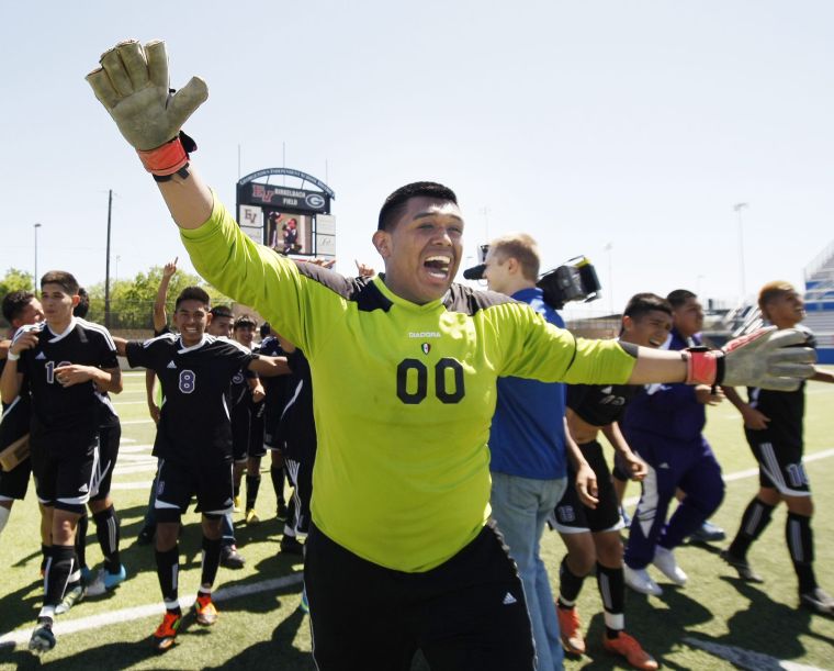 Adrian Barragan, University